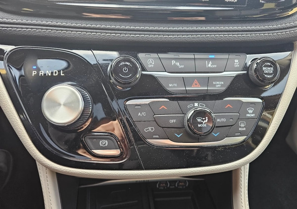 Chrysler Pacifica cena 252027 przebieg: 6025, rok produkcji 2023 z Złoty Stok małe 497